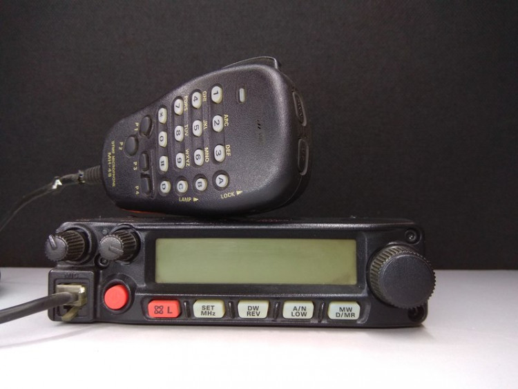 Yaesu FT-1900