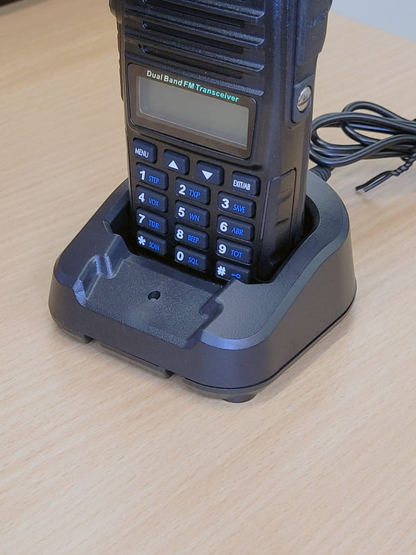 Зарядка рации Baofeng UV-82 4