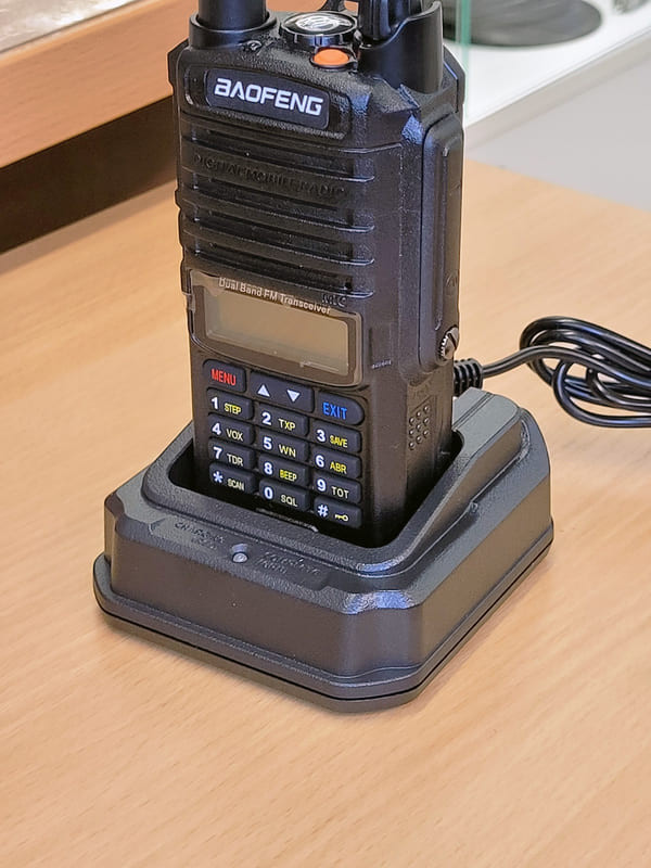 Зарядка рации UV-9R Plus 4